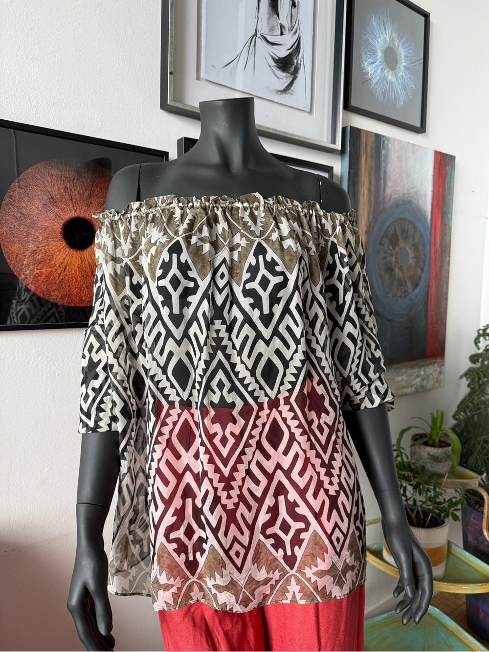 Off-Shoulder Geometric Blouse in Black, White & Olive